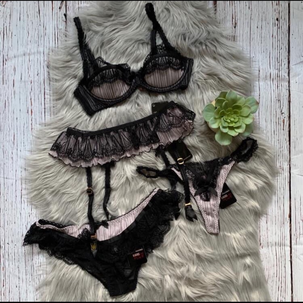 NWT Agent Provocateur Fifi 3-Piece Set 32C/2/2